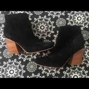 Crown Vintage ankle booties